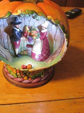 jIM SHORE THANKSGIVING OPEN DIAROMA PUMPKIN PILGRIM SCENE LIGHTS UP